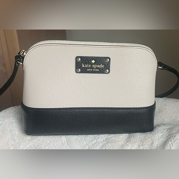 kate spade Handbags - Kate Spade (LN) (EUC) two tone small leather shoulder bag purse